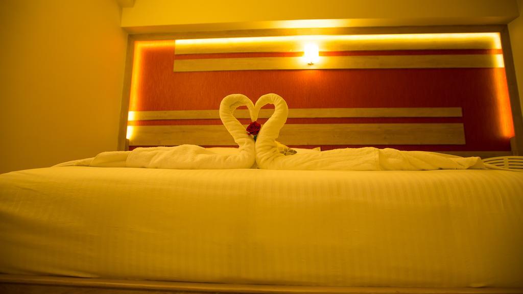 Hotel Radha Prasad Ероде Екстериор снимка