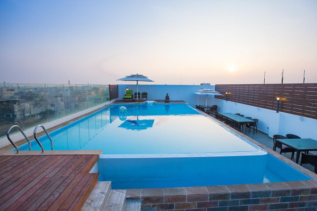 Hotel Radha Prasad Ероде Екстериор снимка