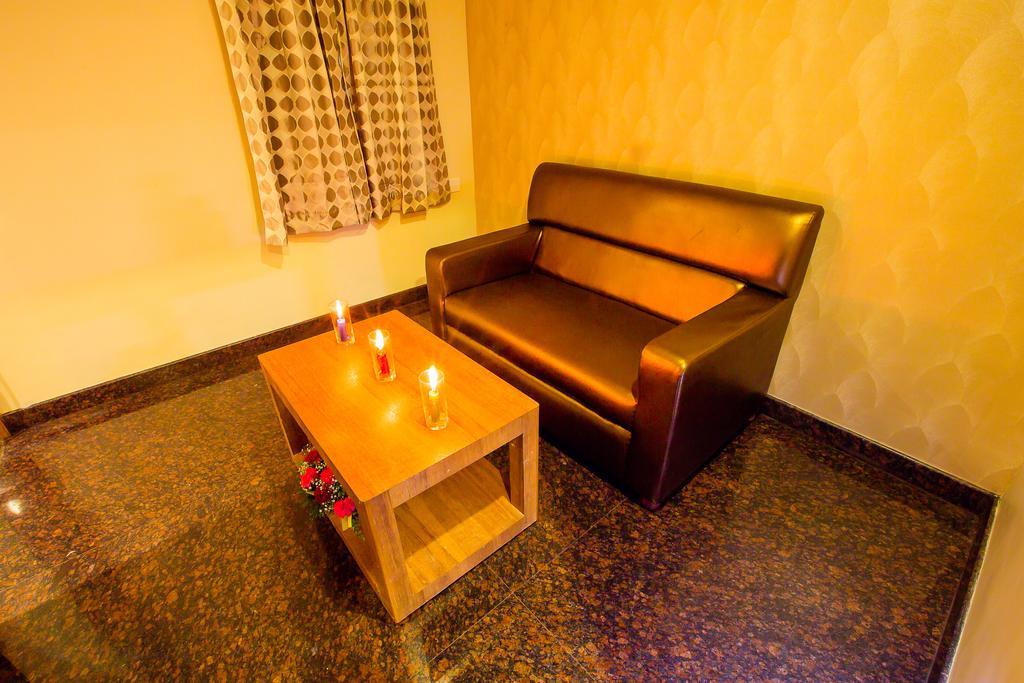 Hotel Radha Prasad Ероде Стая снимка
